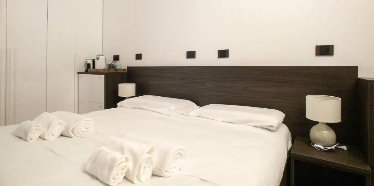 Madonnina Apartment ميلان 0*,  إيطاليا